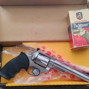 Ruger Security 6 in box.jpg