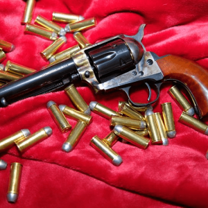 Uberti Cattleman II .45 Colt 2.png